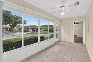 2202 Horsham Pl, Sun City Center, FL 33573 - Photo 4
