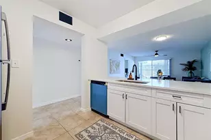 6826 Stonesthrow Cir N, Saint Petersburg, FL 33710 - Photo 10