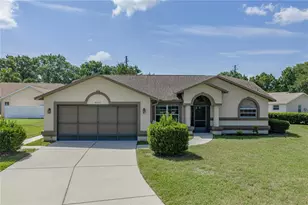 6232 Huntington Dr, Zephyrhills, FL 33542 - Photo 2