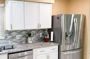 11001 N Armenia Ave, Tampa, FL 33612 - Photo 10