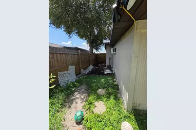 3308 E Mohawk Ave, Tampa, FL 33610 - Photo 2
