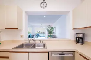 7984 Sailboat Key Blvd S, Saint Petersburg, FL 33707 - Photo 16