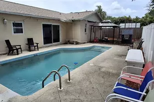 6944 Buhrley Terrace N, Saint Petersburg, FL 33709 - Photo 30