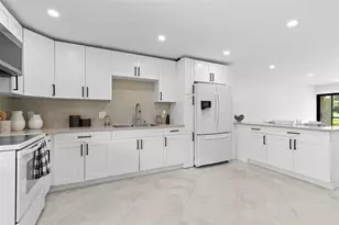 2614 Cove Cay Dr, Clearwater, FL 33760 - Photo 4