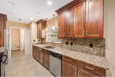 911 Woodcliff Avenue, Tampa, FL 33613 - Photo 10