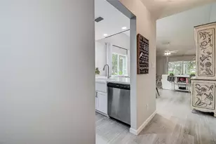 1439 Water View Dr W, Largo, FL 33771 - Photo 8