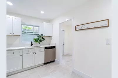 8010 N 13th Street, Tampa, FL 33604 - Photo 10