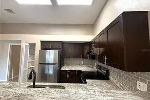 2042 Shadow Pine Dr, Brandon, FL 33511 - Photo 10
