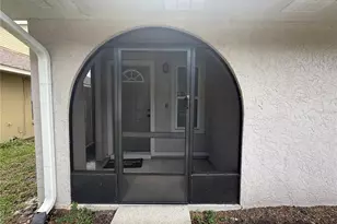 2042 Shadow Pine Dr, Brandon, FL 33511 - Photo 2