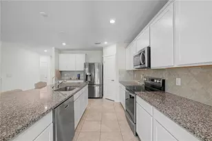 3891 Capri Coast Dr, Plant City, FL 33565 - Photo 2