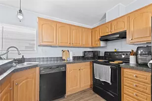 11535 Leanne Walk, Tampa, FL 33637 - Photo 6