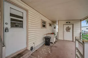 10539 Tahitian Ln, Largo, FL 33773 - Photo 4