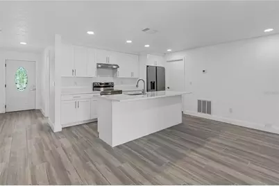 8201 Riverside Drive NE, Saint Petersburg, FL 33702 - Photo 6