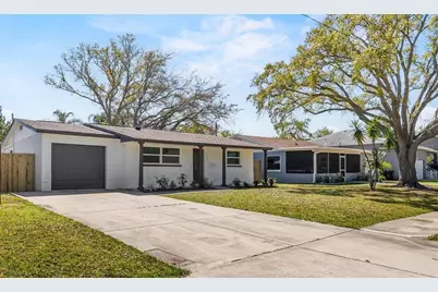 8201 Riverside Drive NE, Saint Petersburg, FL 33702 - Photo 2