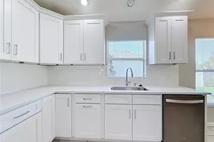 1546 Conway Ct, The Villages, FL 32162 - Photo 8