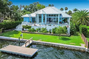 838 SW Kings Bay Dr, Crystal River, FL 34429 - Photo 1
