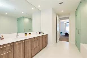 301 1st St S, Saint Petersburg, FL 33701 - Photo 14