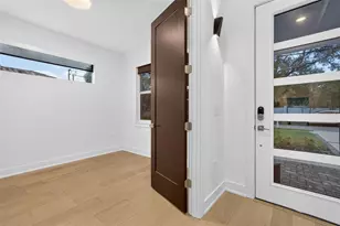5818 1/2 S 6th St, Tampa, FL 33611 - Photo 10