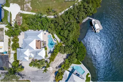220 N Harbor Drive, Bradenton Beach, FL 34217 - Photo 2