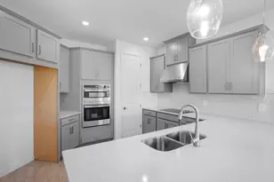 735 Steel Dr, Apollo Beach, FL 33572 - Photo 8