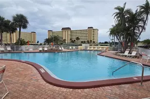 4550 Cove Cir, Saint Petersburg, FL 33708 - Photo 28