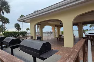 4550 Cove Cir, Saint Petersburg, FL 33708 - Photo 18