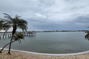 4550 Cove Cir, Saint Petersburg, FL 33708 - Photo 22