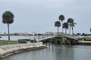 4550 Cove Cir, Saint Petersburg, FL 33708 - Photo 24
