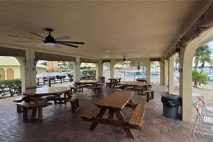 4550 Cove Cir, Saint Petersburg, FL 33708 - Photo 20