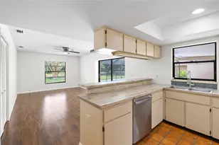 14011 Wolcott Dr, Tampa, FL 33624 - Photo 16
