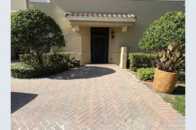 1425 Emerald Dunes Drive #17, Sun City Center, FL 33573 - Photo 4