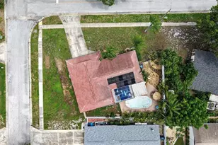 2221 Colonial Dr, Dunedin, FL 34698 - Photo 46