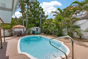 2221 Colonial Dr, Dunedin, FL 34698 - Photo 38