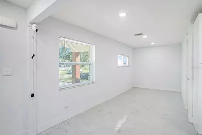 1778 New Hampshire Avenue NE, Saint Petersburg, FL 33703 - Photo 14