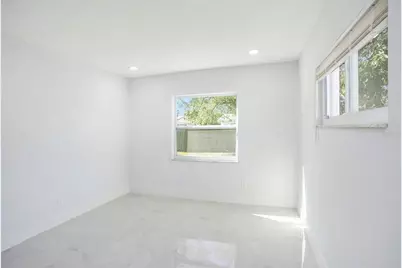 1778 New Hampshire Avenue NE, Saint Petersburg, FL 33703 - Photo 28