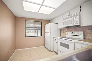 2556 Royal Pines Cir, Clearwater, FL 33763 - Photo 10
