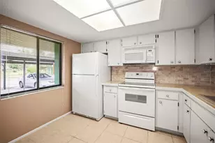 2556 Royal Pines Cir, Clearwater, FL 33763 - Photo 6