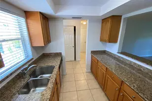 972 La Costa Cir, Sarasota, FL 34237 - Photo 6