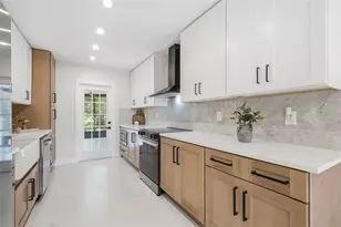 8118 Tanglewood Ln, Tampa, FL 33615 - Photo 10