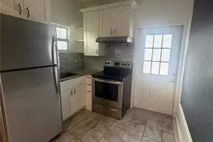 819 6th St N, Saint Petersburg, FL 33701 - Photo 2
