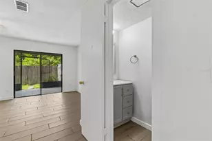 3911 Oak Limb Ct, Tampa, FL 33614 - Photo 8