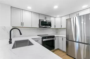 8711 Cobbler Pl, Tampa, FL 33615 - Photo 12