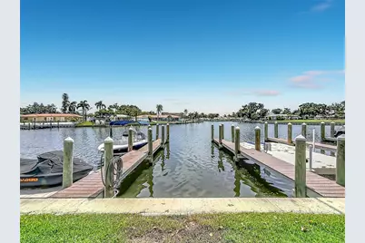 6537 Cape Hatteras Way NE #2, Saint Petersburg, FL 33702 - Photo 4