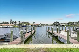 6537 Cape Hatteras Way NE, Saint Petersburg, FL 33702 - Photo 4