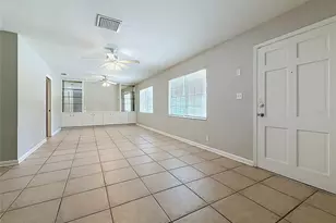 7123 Woodfield Dr, Tampa, FL 33617 - Photo 6