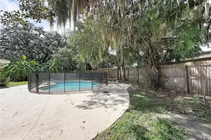 7123 Woodfield Dr, Tampa, FL 33617 - Photo 24