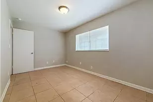 7123 Woodfield Dr, Tampa, FL 33617 - Photo 10