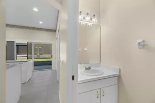 6737 Lake Rochester Ln, Gibsonton, FL 33534 - Photo 16