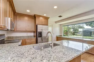 14012 Cascade Ln, Tampa, FL 33618 - Photo 8