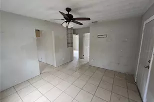 1511 27th St S, Saint Petersburg, FL 33712 - Photo 2